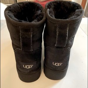 Ugg black boots. Size 6 wore one season. Heel